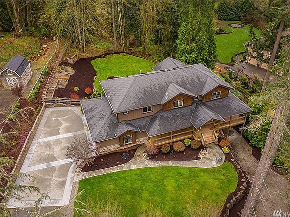 The Classic Crafstman Lodge. Pristine Luxury!