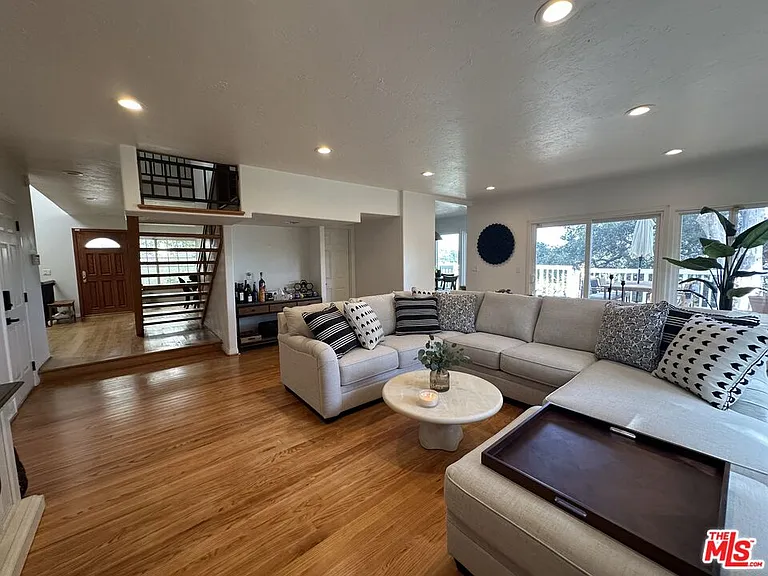 2846 Angelo Dr — Photo 9