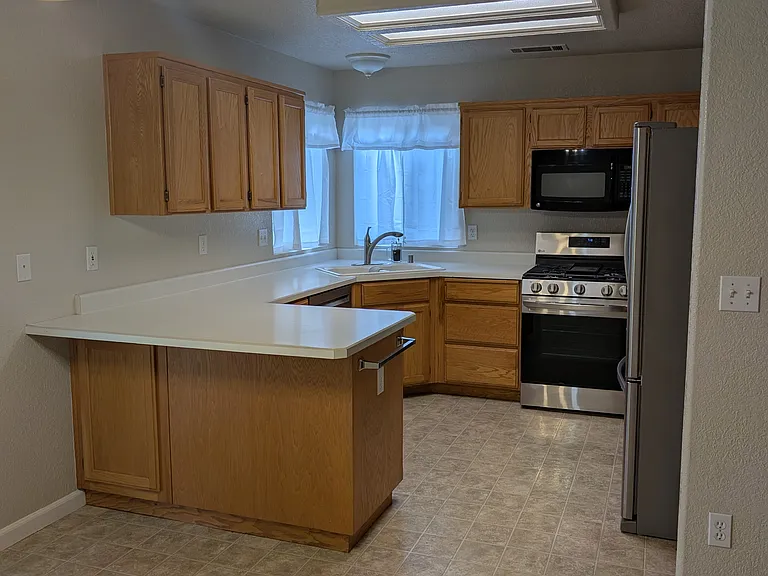 3604 Stingy Ln — Photo 5