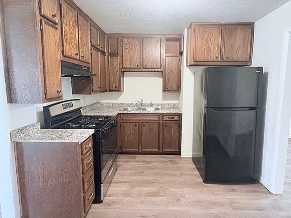 4th image of 1004 Powell Rd