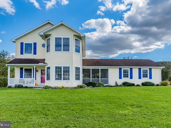 311 Lakeside Dr, New Bloomfield, PA 17068