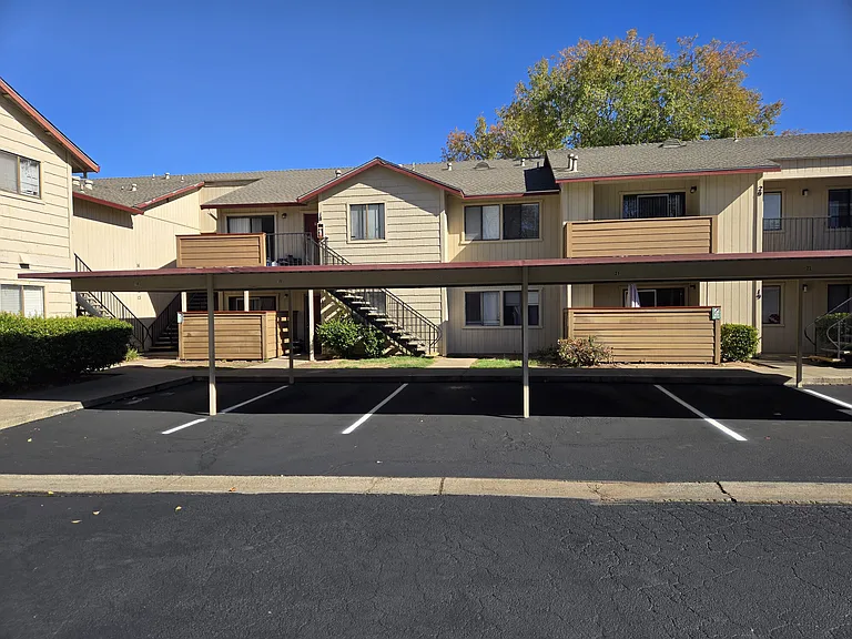 Plumwood Apartments — Photo 14