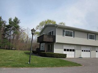 363 Chatham Cir, Warwick, RI 02886