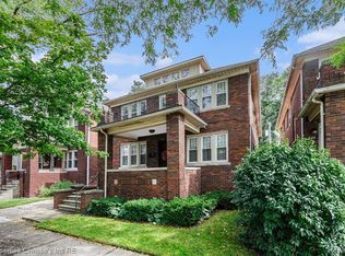 858 Nottingham Rd, Grosse Pointe Park, MI 48230