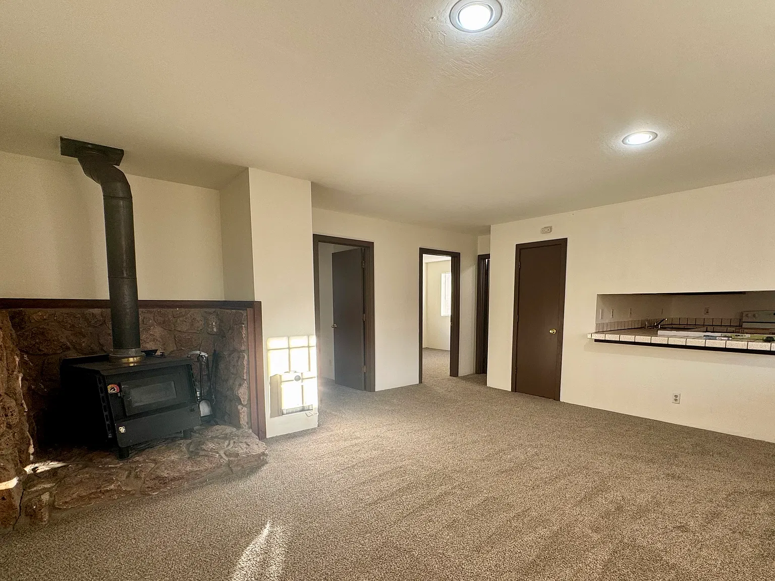 2 bed, 800 sqft, $2,300 — Photo 3