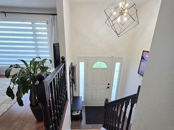 2nd image of 18 Rosewood Pl