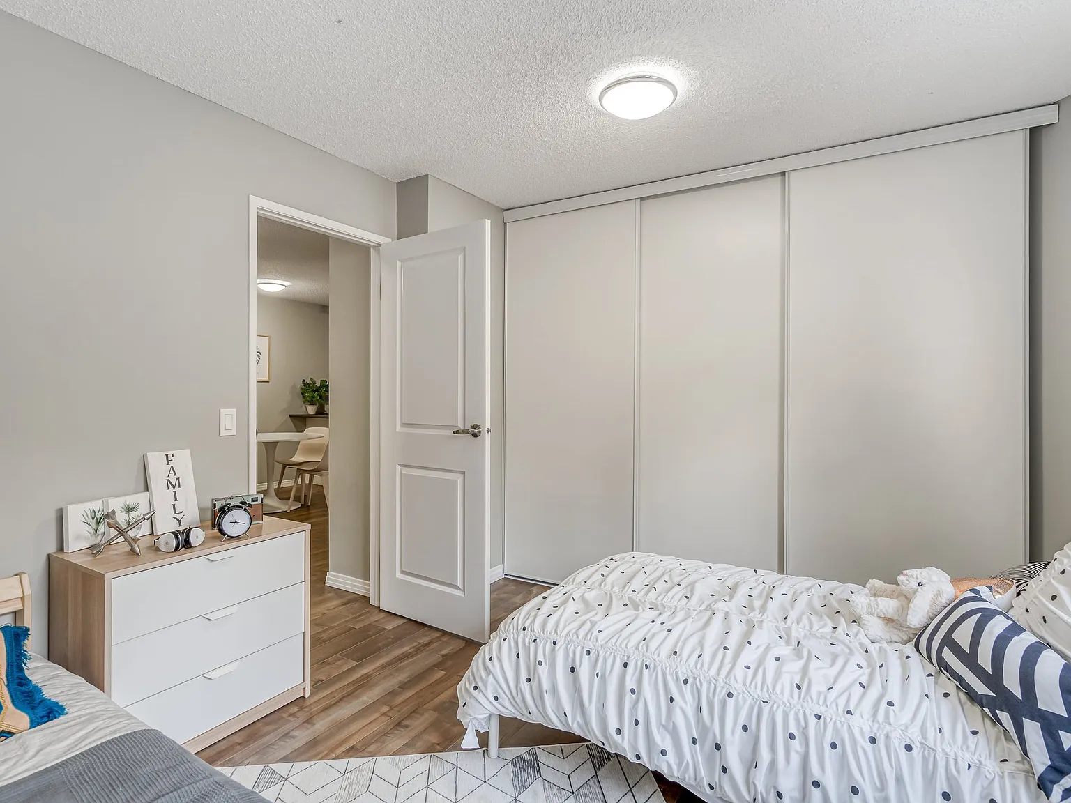 Calgary Grier Place — Photo 4