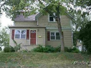 1717 Avoca St, Dubuque, IA 52001