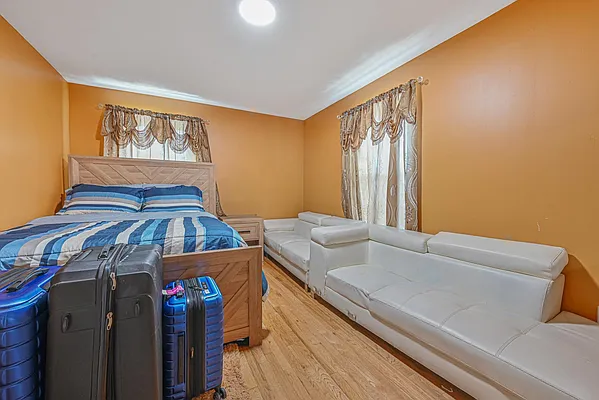 Sold by Felix Joseph | media 15