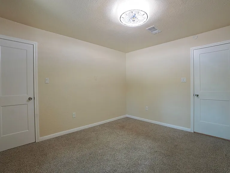 8 Woodhollow Trl — Photo 40
