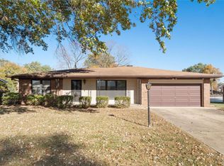 517 Leawood Dr, Swansea, IL