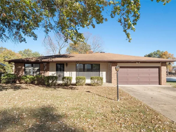 517 Leawood Dr, Swansea, IL 62226