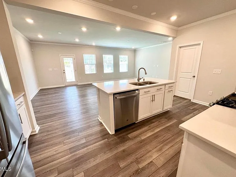 108 Jade Creek Dr — Photo 6