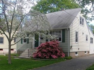 835 Riverside Dr, Fairfield, CT 06824