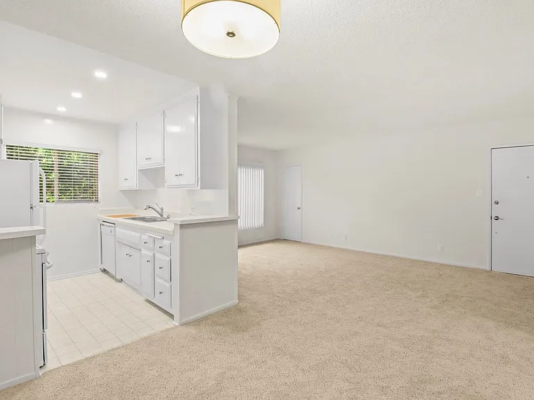 1226 McClellan Dr — Photo 9