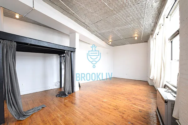 Rented by null | media 44