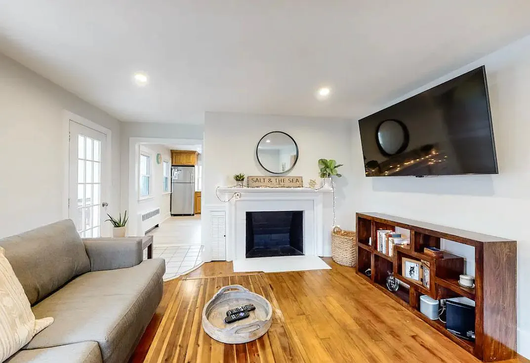 3 bed, 1568 sqft, $2,700 — Photo 2