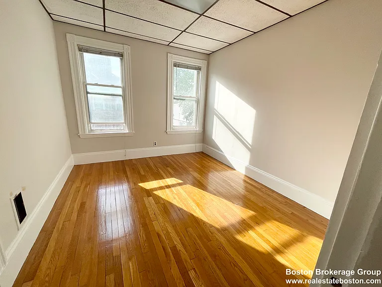 26 Harbor View St #2 — Photo 7