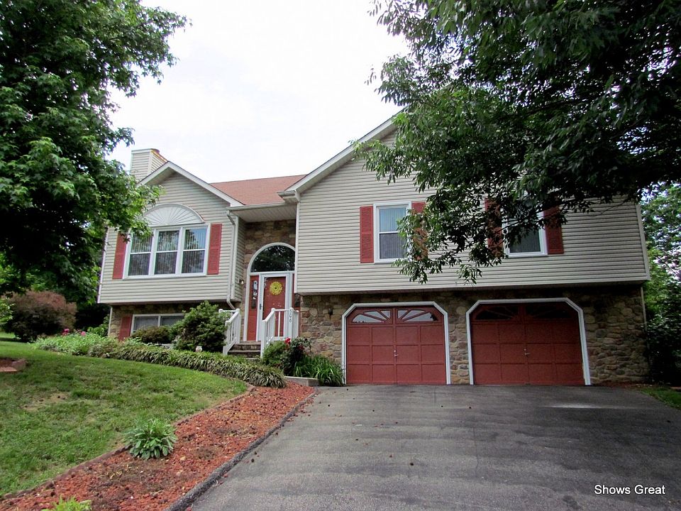For Sale: 506 North Woods CT, Salem, Virginia 24153