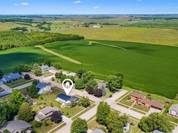94 14th Ave, Grinnell, IA 50112