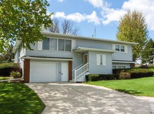 1641 Club View Dr, Hampton, IA 50441