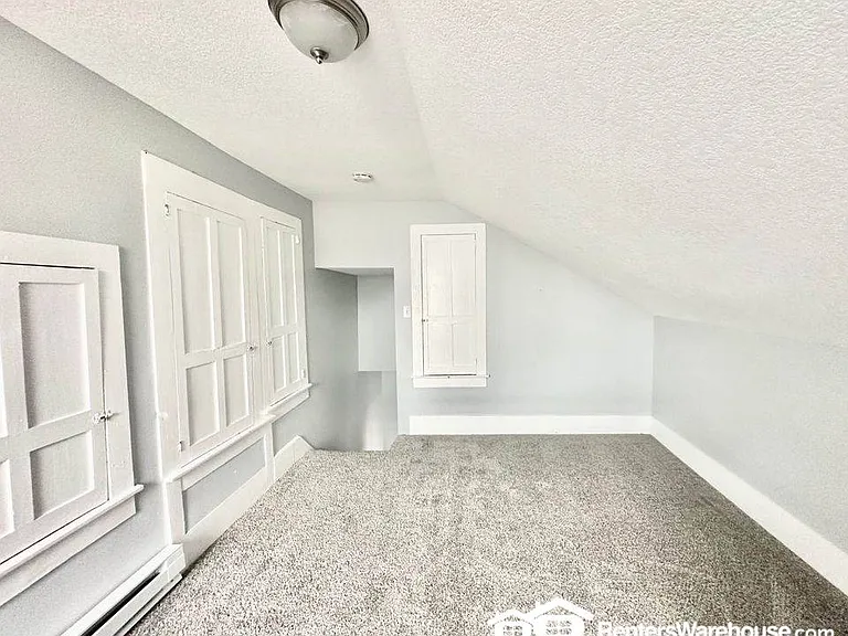105 E 3rd Ave — Photo 24