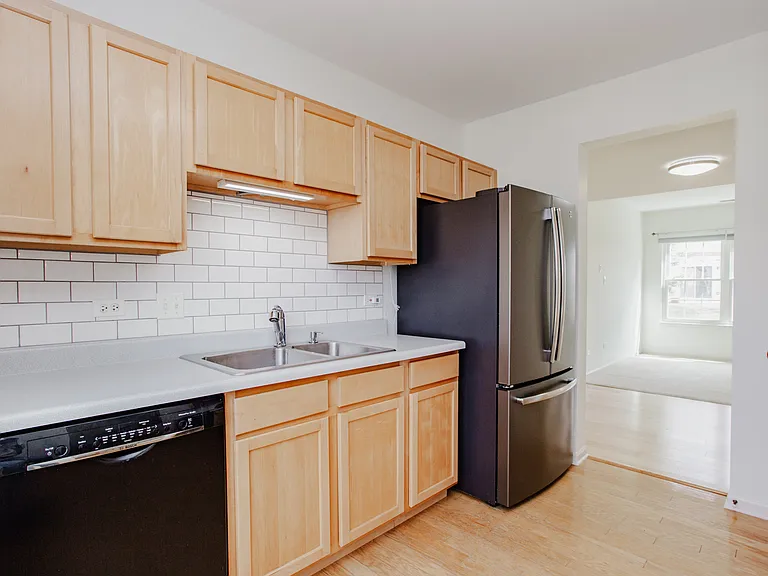 1217 N Village Dr — Photo 9