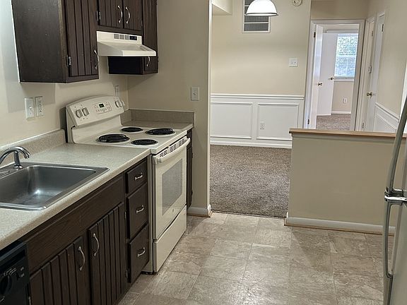5th image of 105 N Edgewood Dr #6