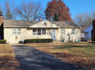 1010 Skyline Dr, Grandview, MO 64030