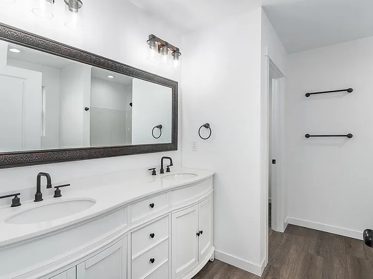 1020 E Decatur Ave — Photo 18