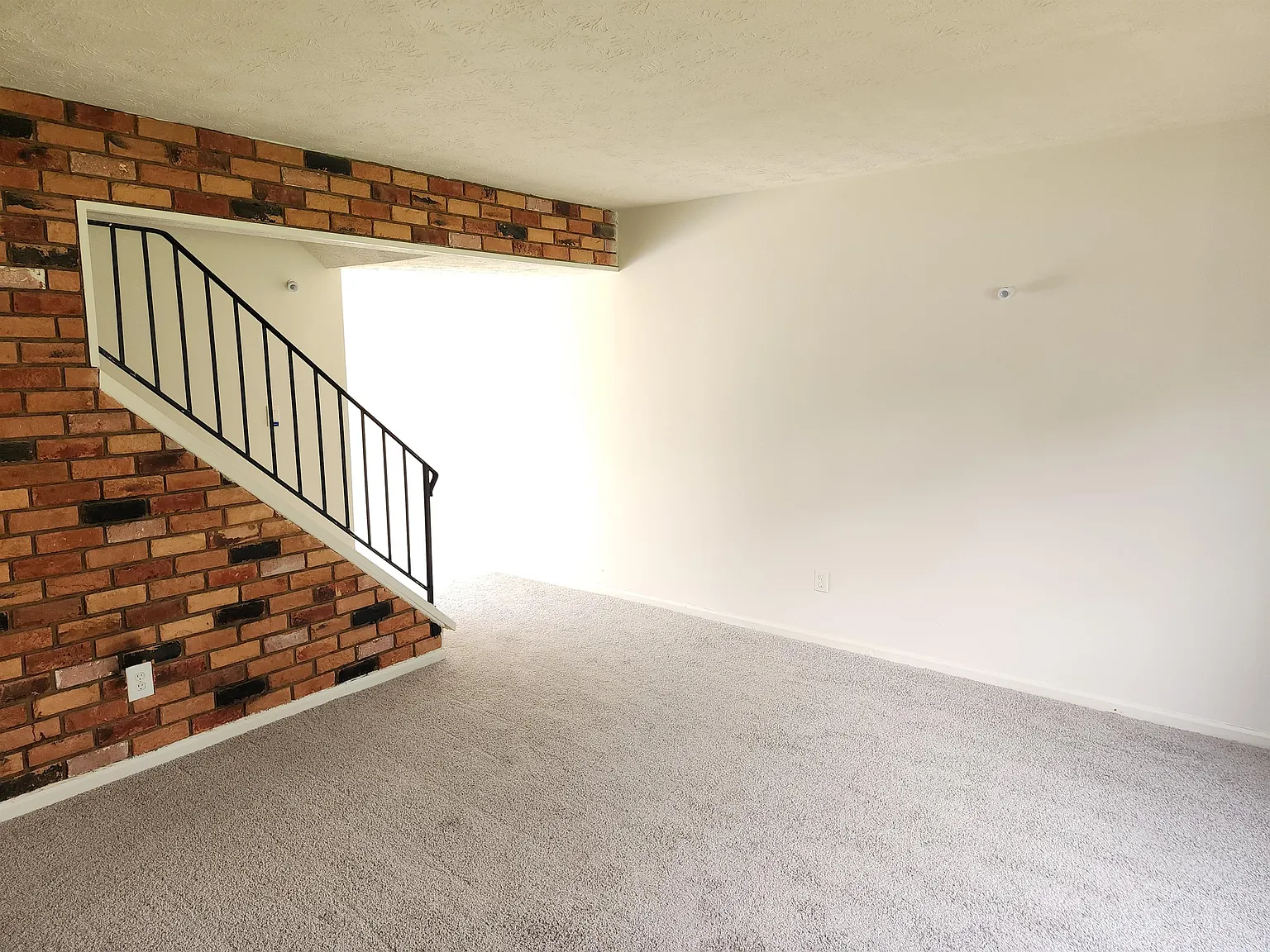 3250 Strawberry Lane - 1 — Photo 2