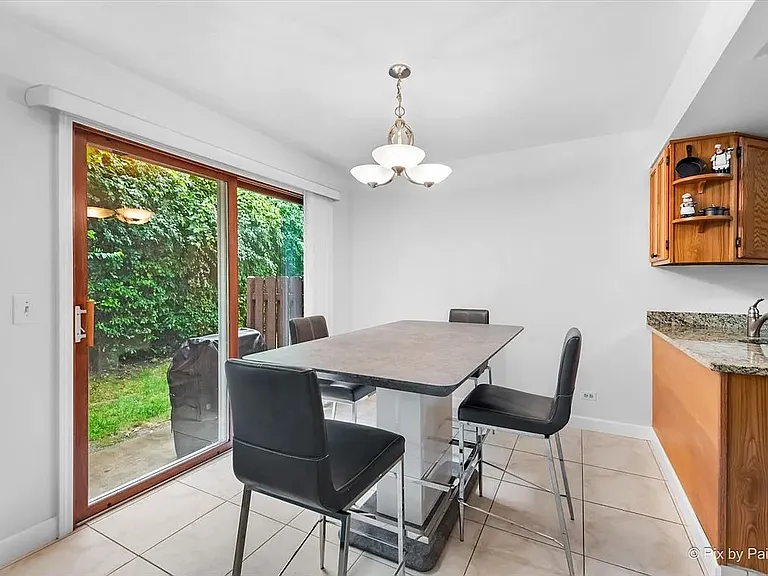 650 Hillview Ct — Photo 10