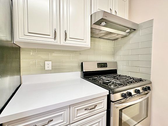4th image of 4275 McKellar Ln APT 4