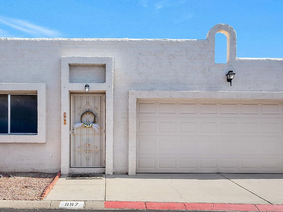 1st image of 997 W Paria Ln