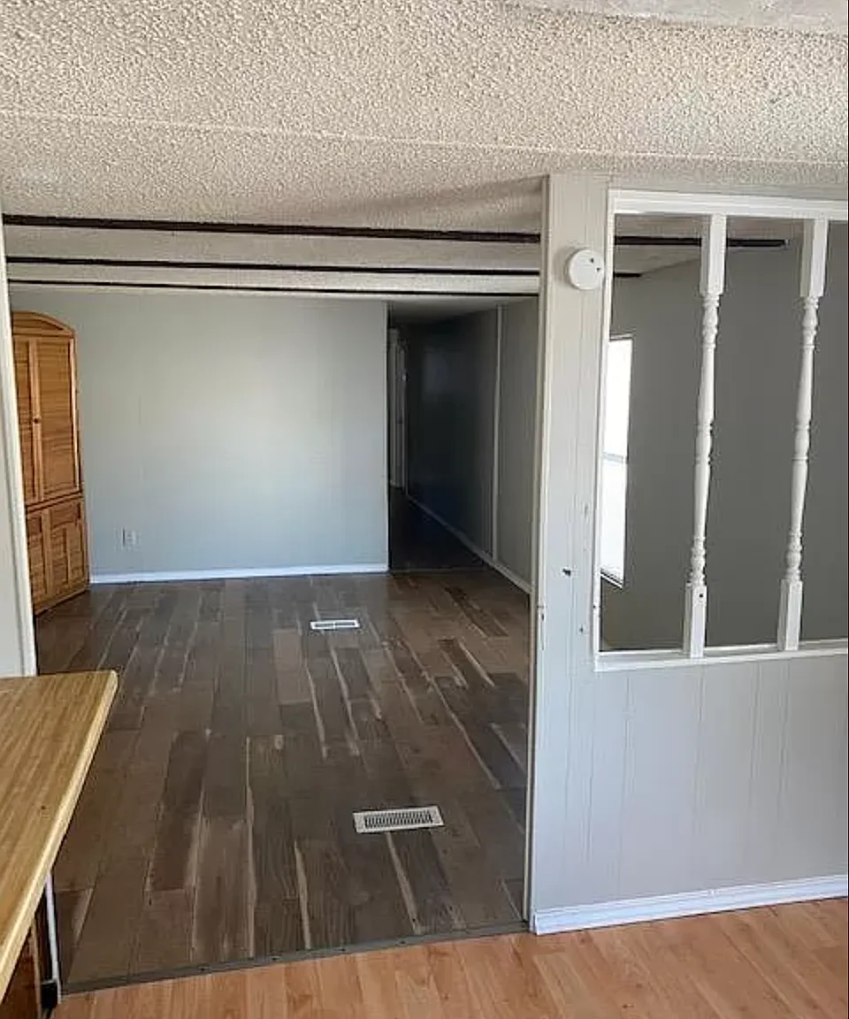 2 bed, 1.5 bath, 1000 sqft, $995 — Photo 1