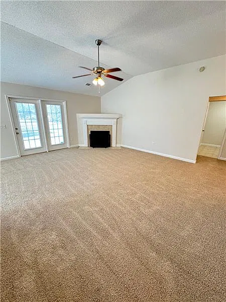 3 bed, 1903 sqft, $2,225 — Photo 3