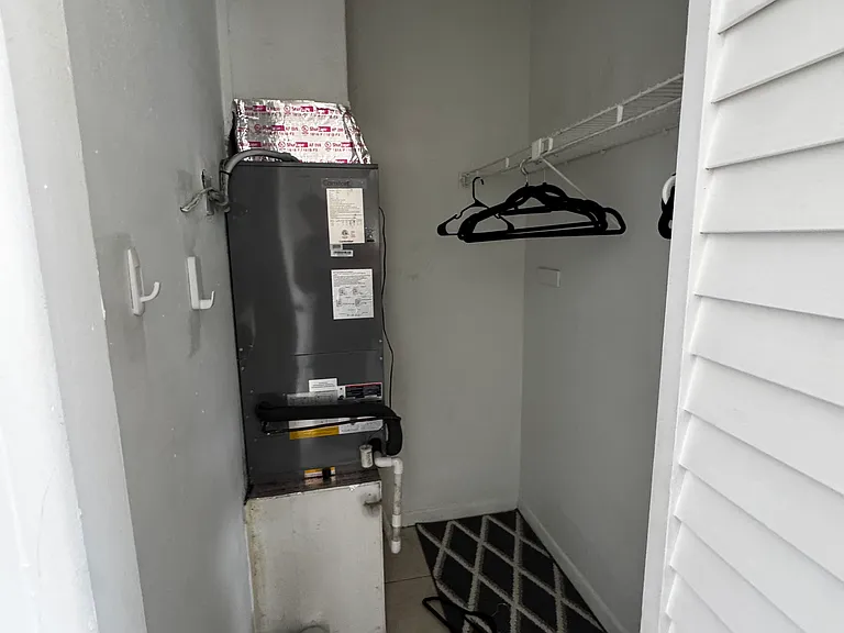 425 NE 7th Ave #3 — Photo 12