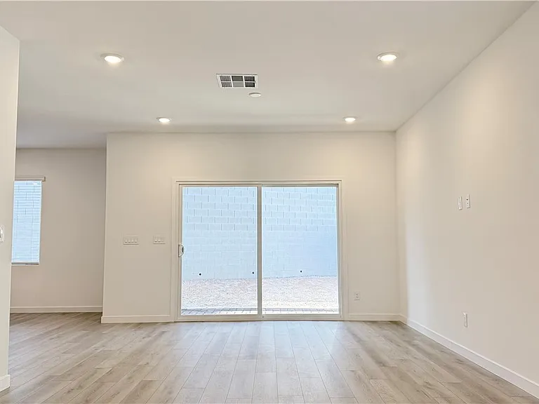 8388 Caldera Hills Ave — Photo 4