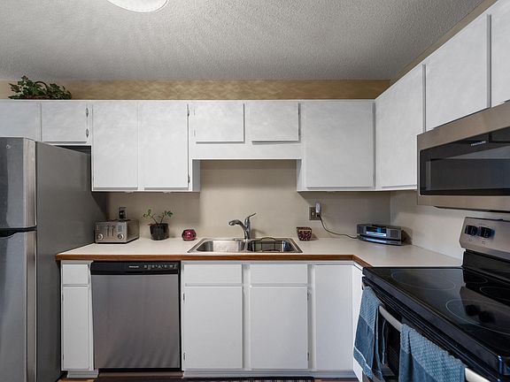 5th image of 7601 W 101st St APT 302