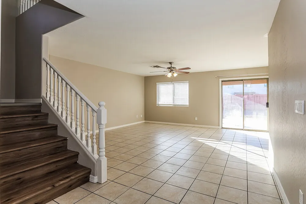 5 bed, 3.0 bath, 2230 sqft, $2,475 — Photo 4