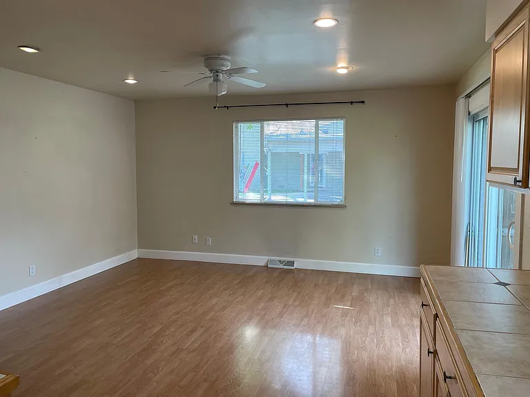 Comanche Dr — Photo 5