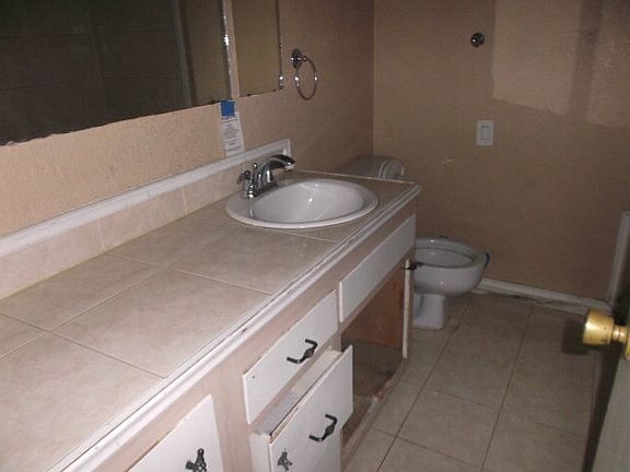 4th image of 3504 Clearmont Ave