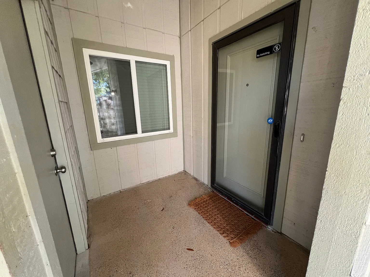 3 bed, 1.5 bath, 1033 sqft, $1,500 — Photo 2