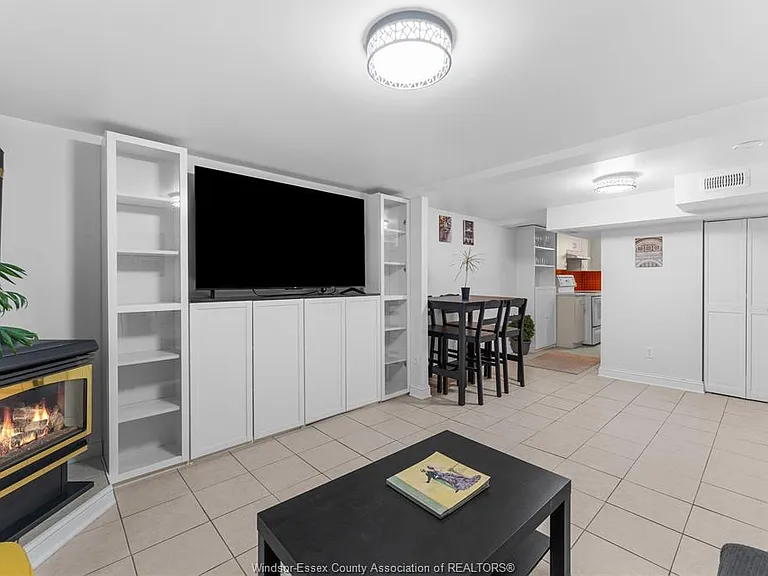 1229 Chilver Rd — Photo 4