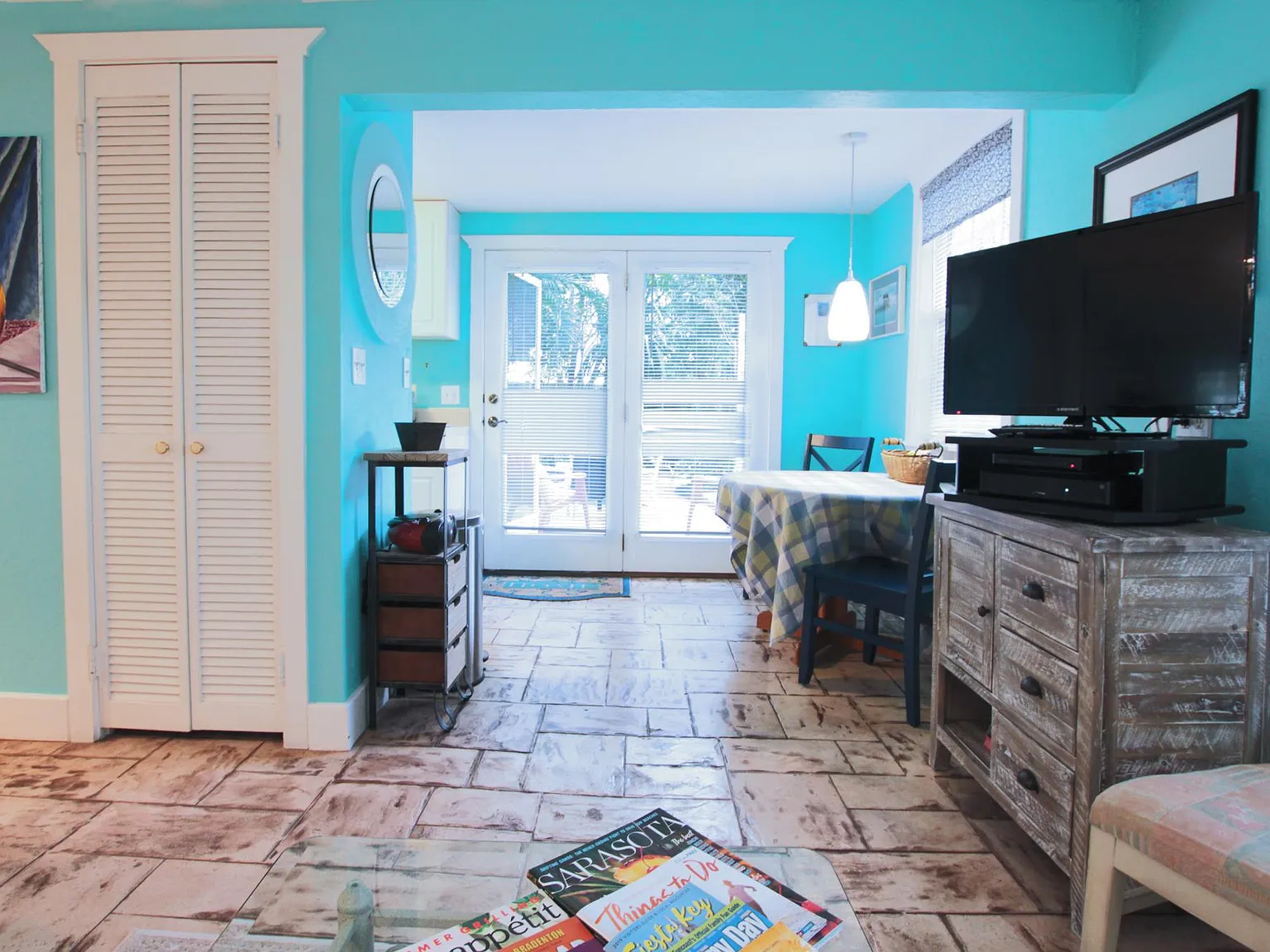 643 C Avenida Del Norte Studio Cottage — Photo 3