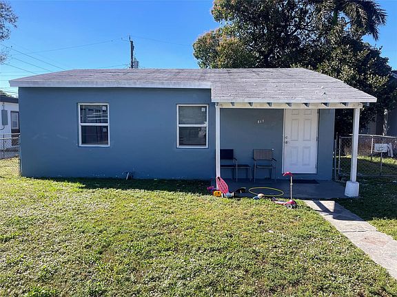 2nd image of 817 NW 15th Terrace