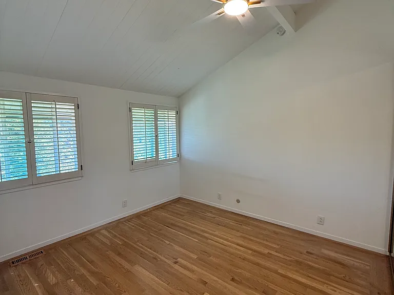 35 Longwood Dr — Photo 8
