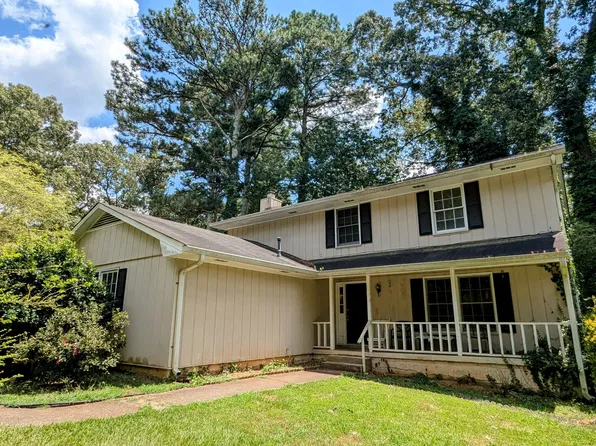 5385 Martins Ln, Stone Mountain, GA 30088