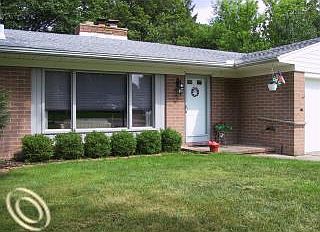 1st image of 9244 Morrison Ave