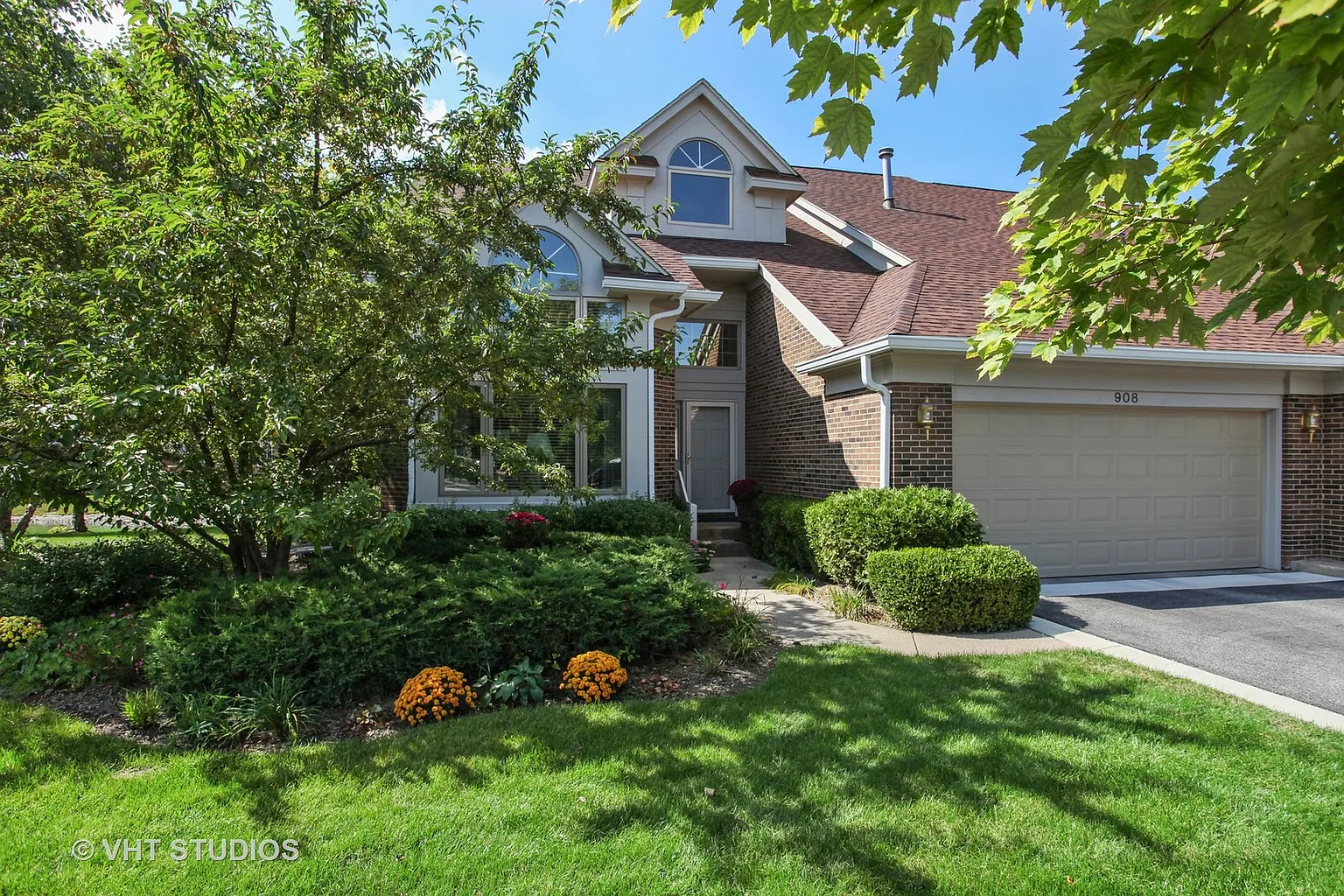 908 Island Ct photo 1